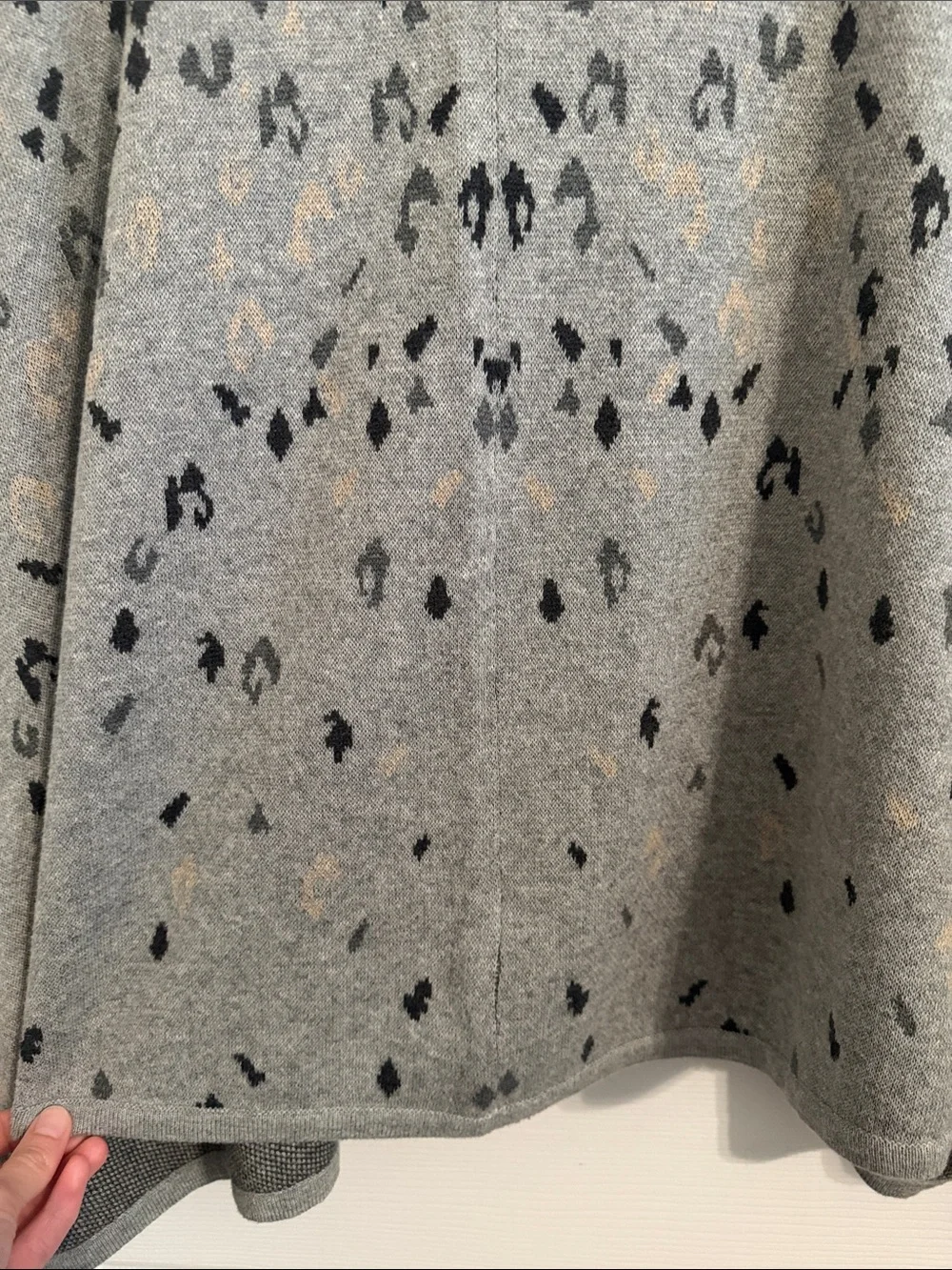 CABI Neutral Grey Cozy Chic GiGi Animal Print Knit Layering Wrap One Size